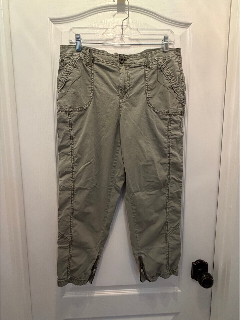 Chico's Gray Crop Pants Size 1.5 Stretch Cropped Ankle Zip Cuffs